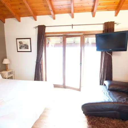Casita Ceretana بيت للعطل *